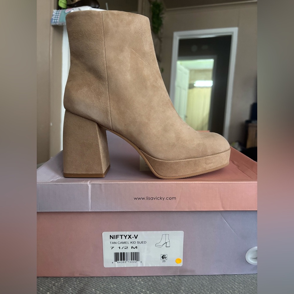 Lisa Vicky Nifty Square Toe Ankle Booty Size 7.5 Tan Camel New